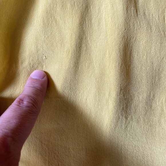 Yellow silk top with ruffled sleeves - Picture 4 of 4